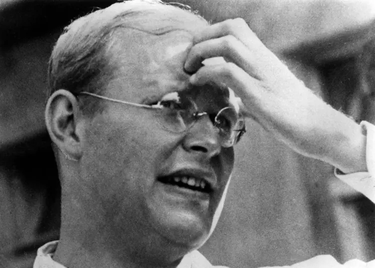 Dietrich Bonhoeffer, Foto aus dem Dokumentarfilm: &quot;Dietrich Bonhoeffer: Memories and Perspectives&quot;. Geboren am 4.2.1906 in Breslau. Bonhoeffer, evangelischer Theologe und Widerstandskämpfer gegen den Nationalsozialismus, wurde am 9.4.1945 im Konzentrationslager Flossenbürg hingerichtet.